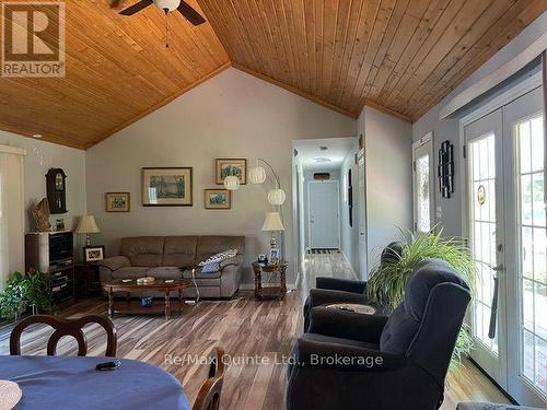 1874 Stockdale Road, Quinte West (Murray Ward), ON - Indoor Photo Showing Living Room