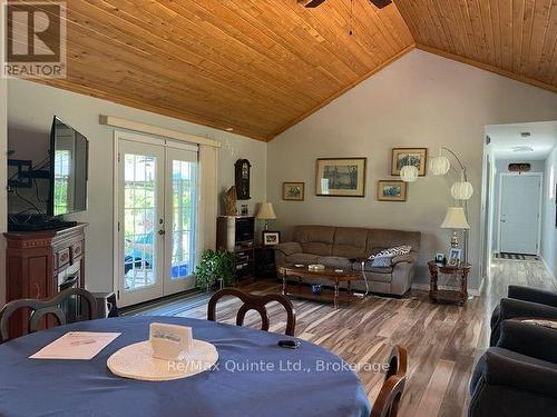 1874 Stockdale Road, Quinte West (Murray Ward), ON - Indoor Photo Showing Living Room