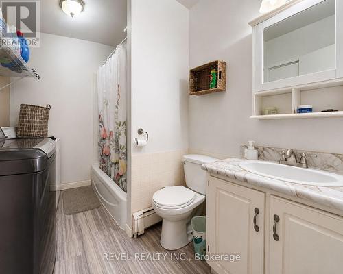 146 Pine Street N, Timmins (Tne - Hill District), ON - Indoor Photo Showing Bathroom