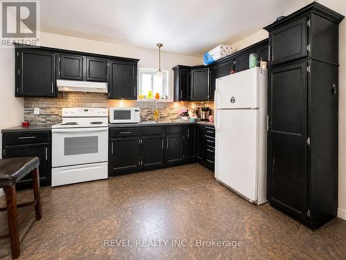 146 Pine Street N, Timmins (Tne - Hill District), ON - Indoor Photo Showing Kitchen