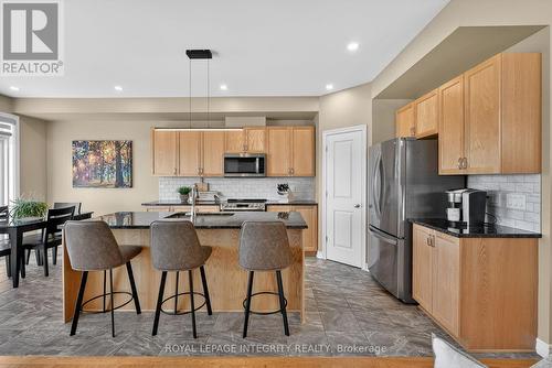 724 Parade Drive, Ottawa, ON - Indoor Photo Showing Kitchen With Stainless Steel Kitchen