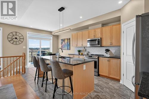 724 Parade Drive, Ottawa, ON - Indoor Photo Showing Kitchen With Stainless Steel Kitchen