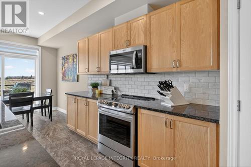 724 Parade Drive, Ottawa, ON - Indoor Photo Showing Kitchen