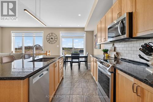 724 Parade Drive, Ottawa, ON - Indoor Photo Showing Kitchen With Stainless Steel Kitchen With Upgraded Kitchen