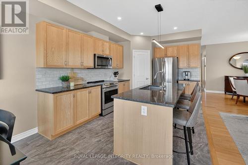 724 Parade Drive, Ottawa, ON - Indoor Photo Showing Kitchen With Stainless Steel Kitchen