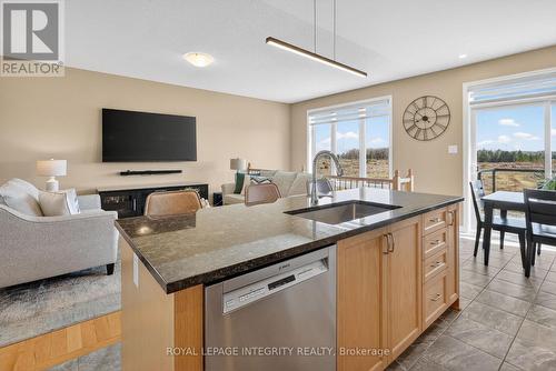 724 Parade Drive, Ottawa, ON - Indoor Photo Showing Kitchen