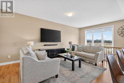 724 Parade Drive, Ottawa, ON - Indoor Photo Showing Living Room