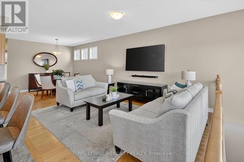 724 Parade Drive, Ottawa, ON - Indoor Photo Showing Living Room