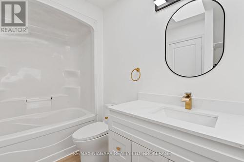 46A Pelham Road, St. Catharines (Western Hill), ON - Indoor Photo Showing Bathroom