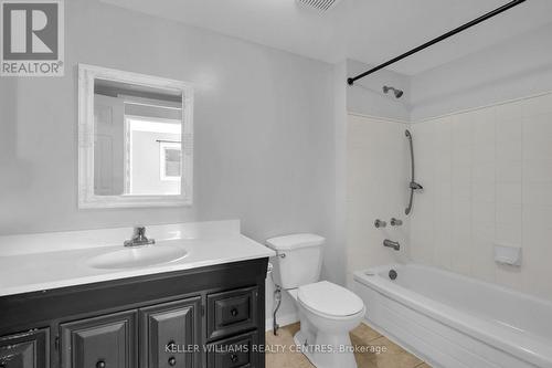 2 - 22 Meadow Lane, Barrie, ON - Indoor Photo Showing Bathroom