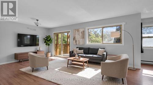 2 - 22 Meadow Lane, Barrie, ON - Indoor Photo Showing Living Room