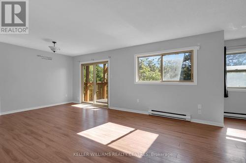 2 - 22 Meadow Lane, Barrie, ON - Indoor Photo Showing Living Room