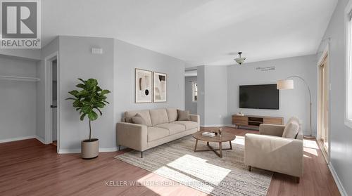 2 - 22 Meadow Lane, Barrie, ON - Indoor Photo Showing Living Room