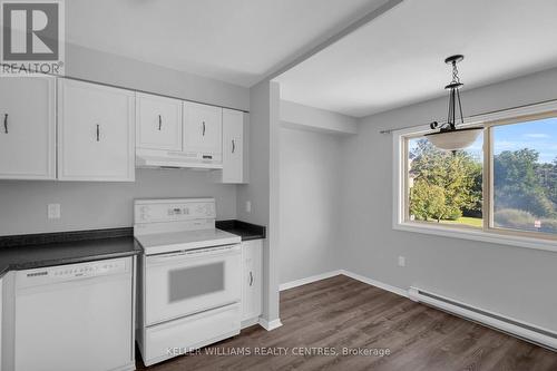 2 - 22 Meadow Lane, Barrie, ON - Indoor Photo Showing Kitchen