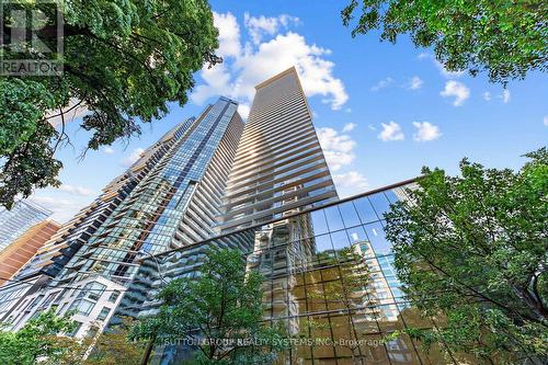 1406 - 33 Charles Street E, Toronto, ON - Outdoor