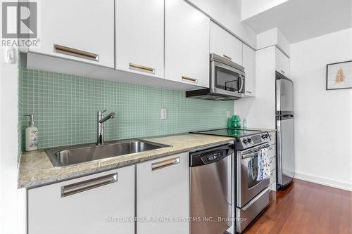 1406 - 33 Charles Street E, Toronto, ON - Indoor Photo Showing Kitchen With Upgraded Kitchen