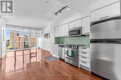 1406 - 33 Charles Street E, Toronto, ON - Indoor Photo Showing Kitchen