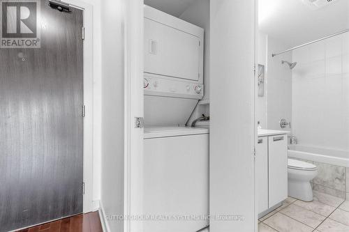 1406 - 33 Charles Street E, Toronto, ON - Indoor Photo Showing Laundry Room