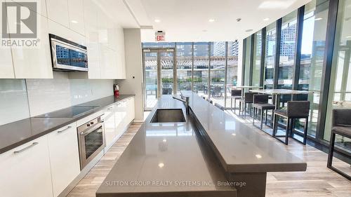 1406 - 33 Charles Street E, Toronto, ON - Indoor Photo Showing Kitchen With Upgraded Kitchen