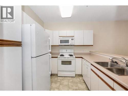 3805 30 Avenue Unit# 112, Vernon, BC - Indoor Photo Showing Kitchen With Double Sink