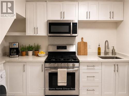 248 Cyrus Street, Cambridge, ON - Indoor Photo Showing Kitchen
