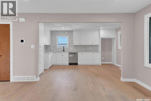 1426 Southam Street, Regina, SK - Indoor Photo Showing Kitchen