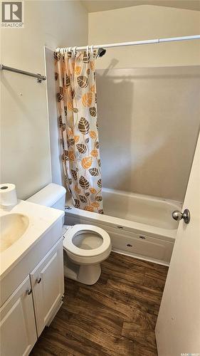2027 Montreal Street, Regina, SK - Indoor Photo Showing Bathroom