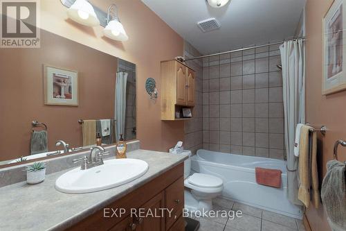 225 Minnie Street, Thames Centre (Dorchester), ON - Indoor Photo Showing Bathroom