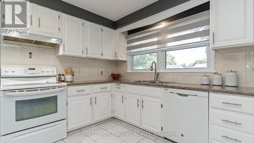 171 Dawn Drive, London East (East H), ON - Indoor Photo Showing Kitchen With Double Sink