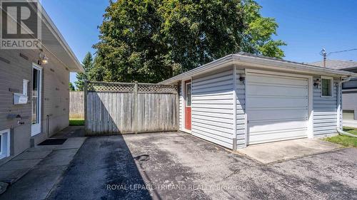 detached one car garage - 171 Dawn Drive, London East (East H), ON - Outdoor