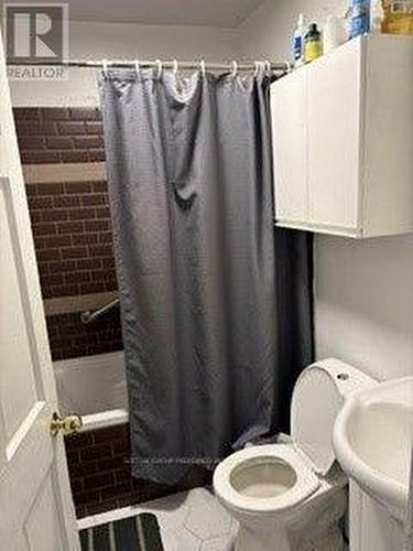 1136 Brydges Street, London East (East M), ON - Indoor Photo Showing Bathroom