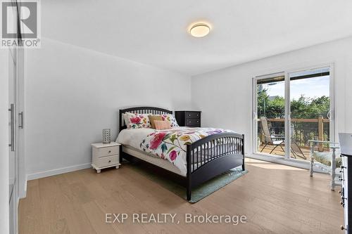 1502 Farnsworth Avenue, Ottawa, ON - Indoor Photo Showing Bedroom