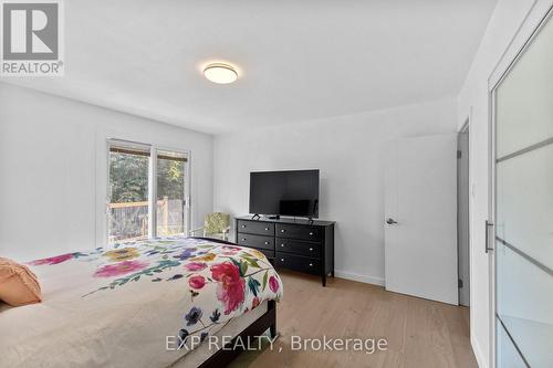1502 Farnsworth Avenue, Ottawa, ON - Indoor Photo Showing Bedroom