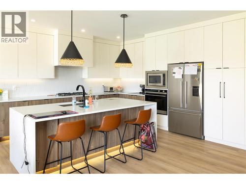 10272 Long Road, Lake Country, BC - Indoor Photo Showing Kitchen With Upgraded Kitchen