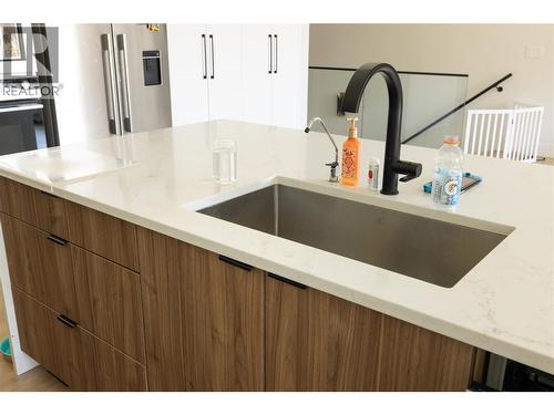 10272 Long Road, Lake Country, BC - Indoor Photo Showing Kitchen