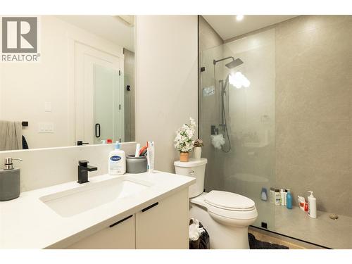 10272 Long Road, Lake Country, BC - Indoor Photo Showing Bathroom