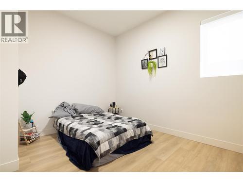 10272 Long Road, Lake Country, BC - Indoor Photo Showing Bedroom