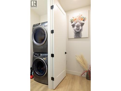 10272 Long Road, Lake Country, BC - Indoor Photo Showing Laundry Room