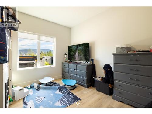 10272 Long Road, Lake Country, BC - Indoor Photo Showing Bedroom