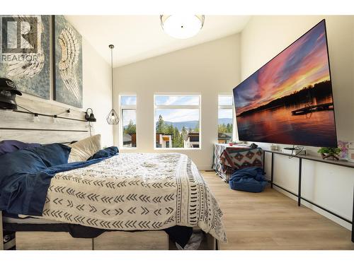 10272 Long Road, Lake Country, BC - Indoor Photo Showing Bedroom