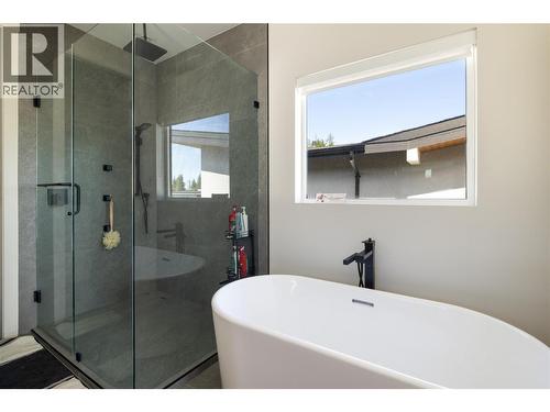 10272 Long Road, Lake Country, BC - Indoor Photo Showing Bathroom