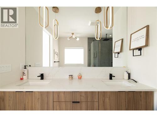 10272 Long Road, Lake Country, BC - Indoor Photo Showing Bathroom