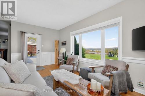 50 Payette Drive, Penetanguishene, ON - Indoor Photo Showing Living Room