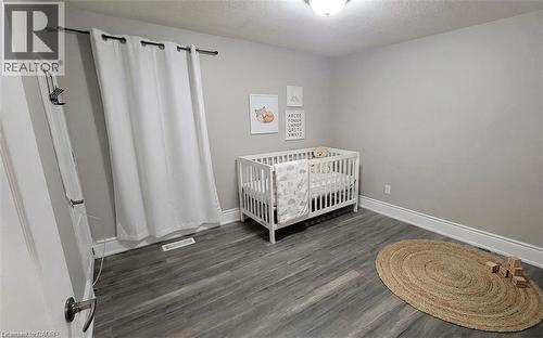 27 Belmont Avenue, Hamilton, ON - Indoor Photo Showing Bedroom