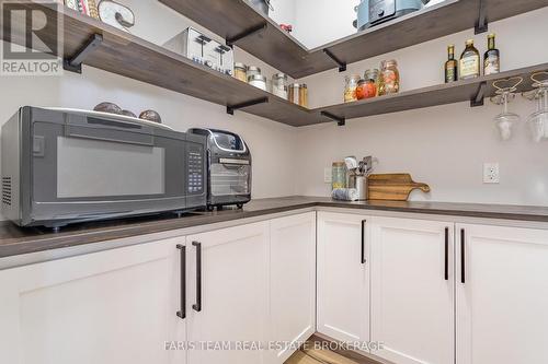 116 Mamie Avenue, Wasaga Beach, ON - Indoor Photo Showing Other Room