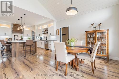 116 Mamie Avenue, Wasaga Beach, ON - Indoor Photo Showing Dining Room