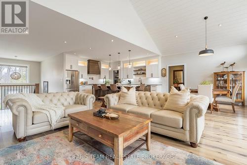 116 Mamie Avenue, Wasaga Beach, ON - Indoor Photo Showing Living Room
