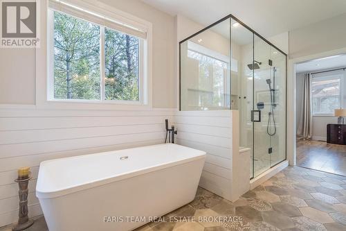 116 Mamie Avenue, Wasaga Beach, ON - Indoor Photo Showing Bathroom