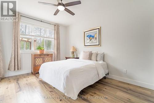 116 Mamie Avenue, Wasaga Beach, ON - Indoor Photo Showing Bedroom