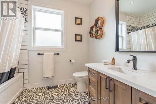 116 Mamie Avenue, Wasaga Beach, ON - Indoor Photo Showing Bathroom